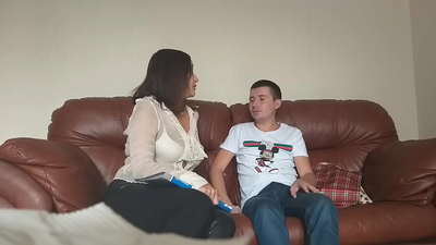 Arday xishood badan ayaa nacay macalin aan qancin (Milf Alina Tumanova)